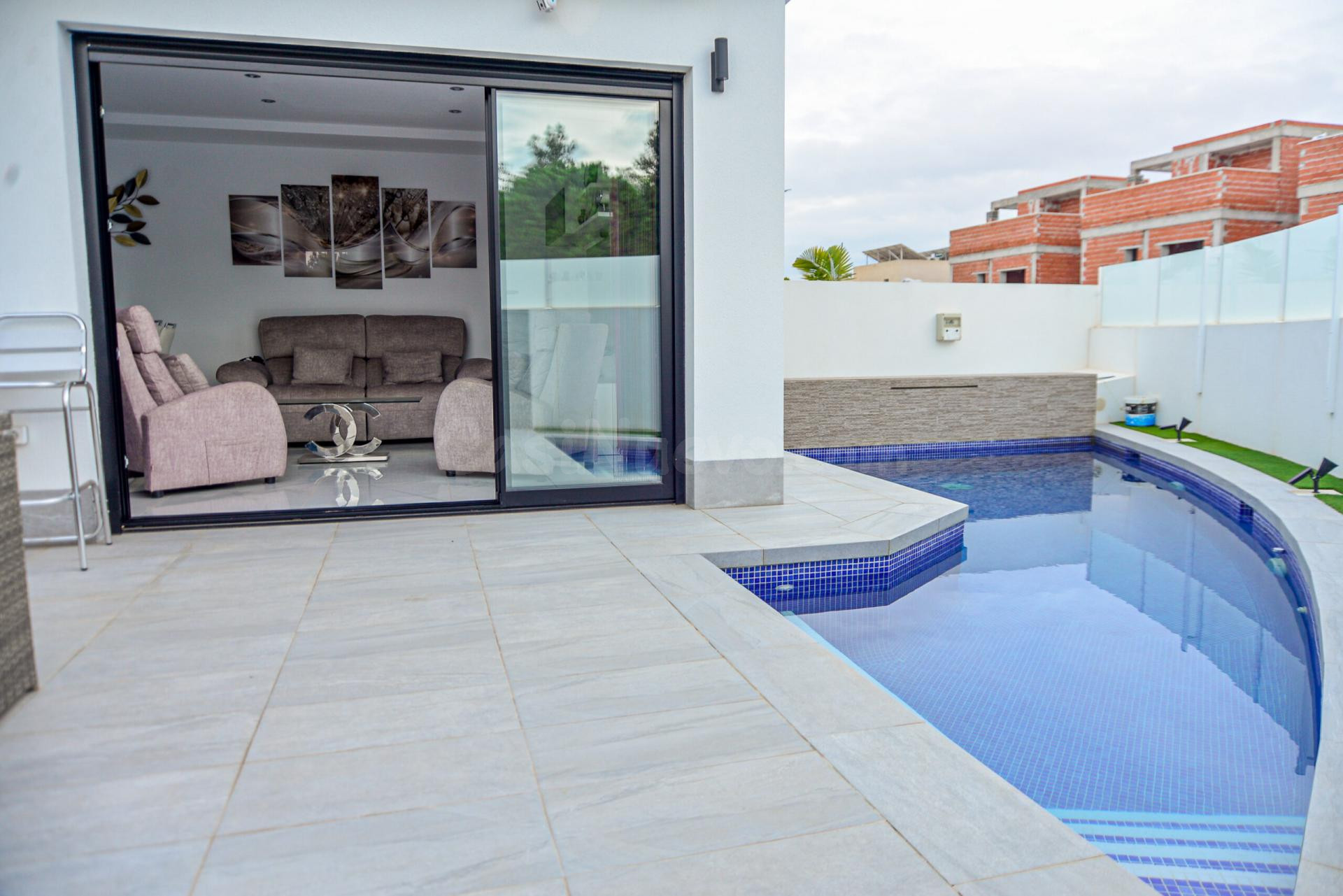 EXQUISITA CASA INDEPENDIENTE DE 3 DORMITORIOS Y 4 BAÑOS CON PISCINA EN LA HERRADA, LOS MONTESINOS