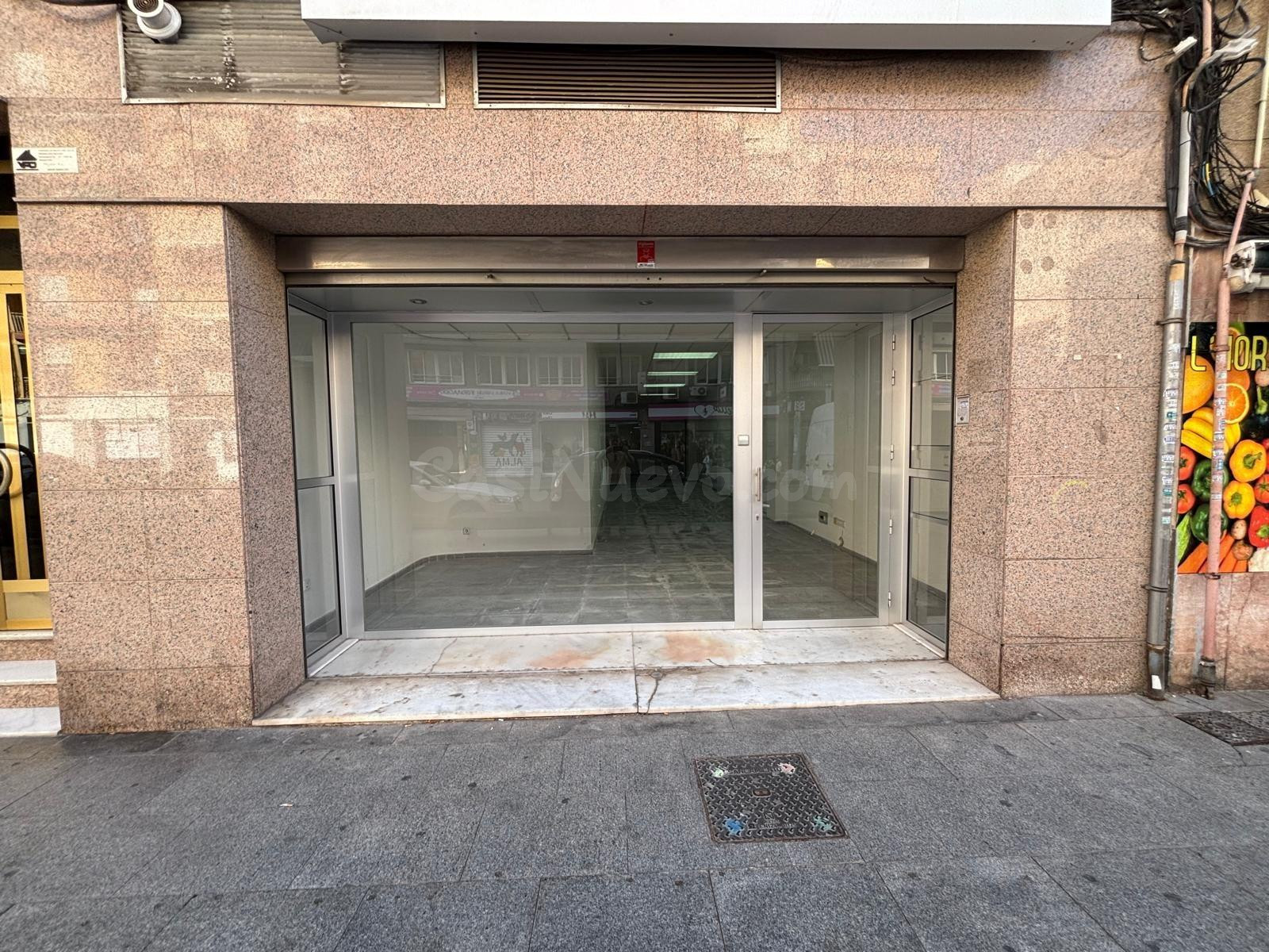 Local comercial 295m² en alquiler - Pont Nou-Corazón de Jesús