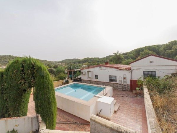 Chalet hipotecable en Santa María de Trassierra con piscina y parcela de 6.000 m2