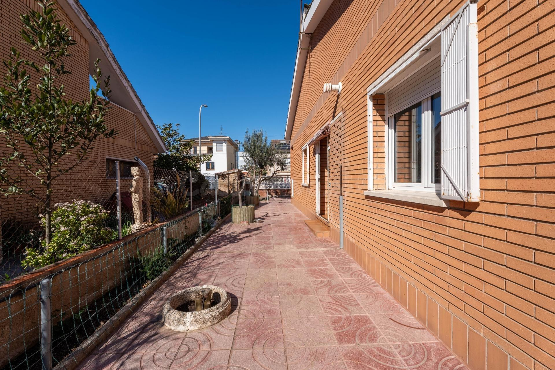 LUMINOSA Y ACOGEDORA CASA INDEPENDIENTE EN PLANTA  EN CAN ROSÉS