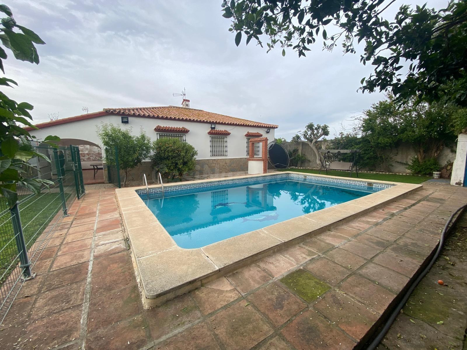 Encantadora vivienda en planta baja en parcela de 610 metros en El Zabal, La Línea de la Concepción