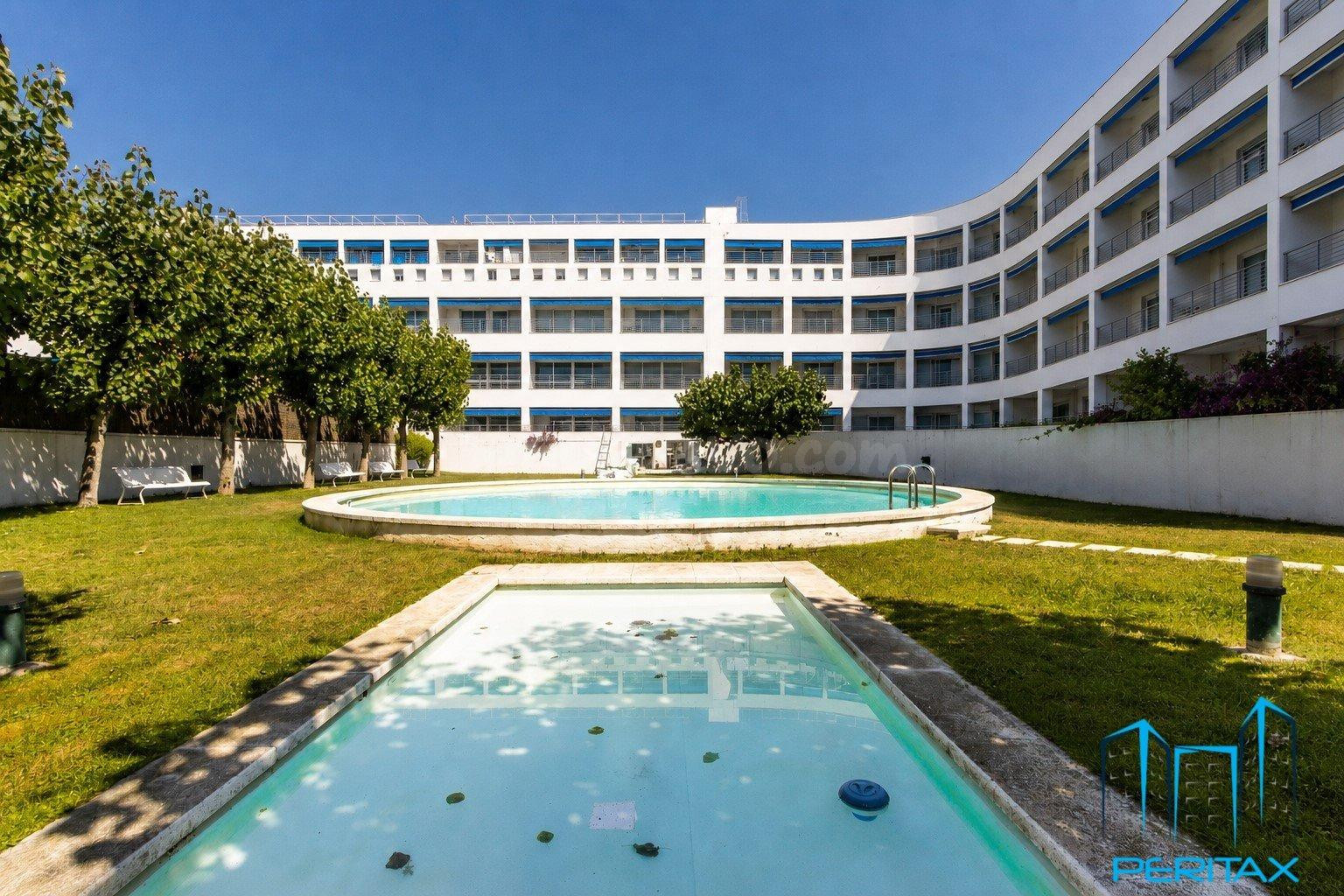 Vivir en “El Barco” de Sabadell: vivienda reformada con piscina y entrada independiente