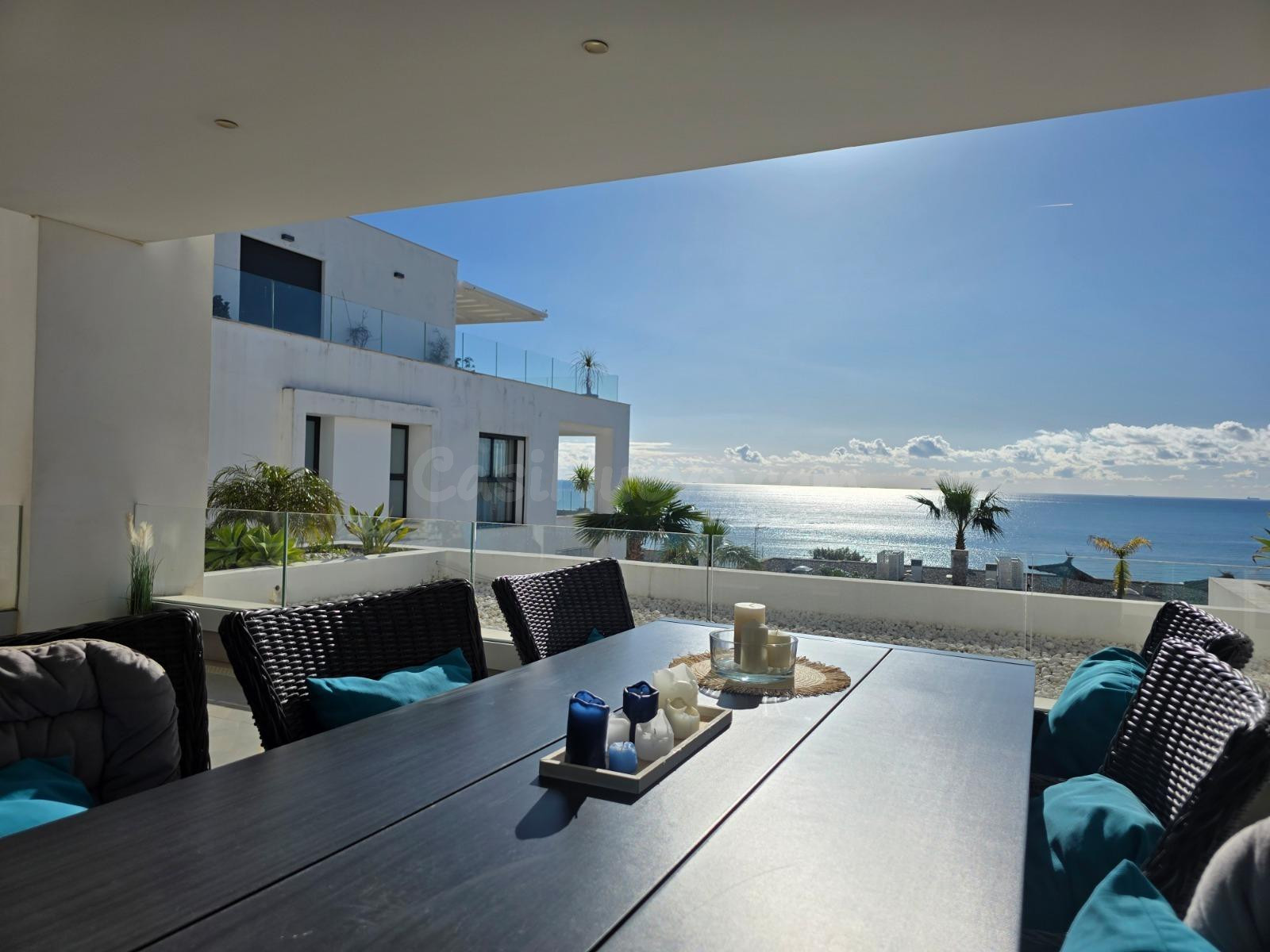 Exclusivo apartamento de lujo en primera línea de mar en Alcaidesa – Urbanización Link II