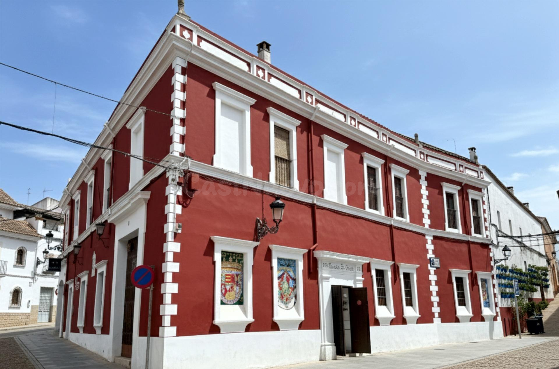 Edificio histórico en Plaza de Armas – Fernán Núñez (Córdoba) | 1.220 m2 | Oportunidad única