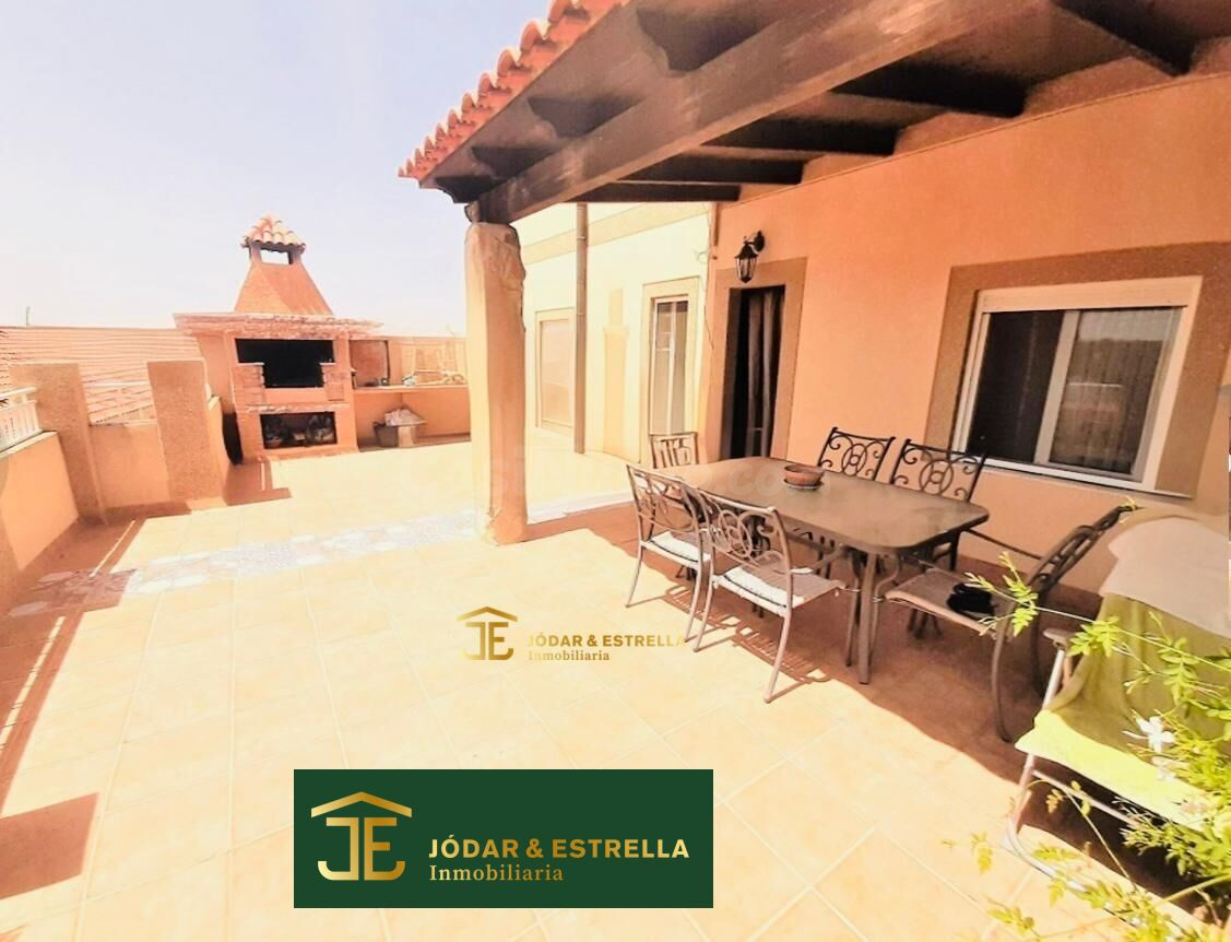 CASA CON AMPLIA TERRAZA  EN VIRGEN DE LAS HUERTAS