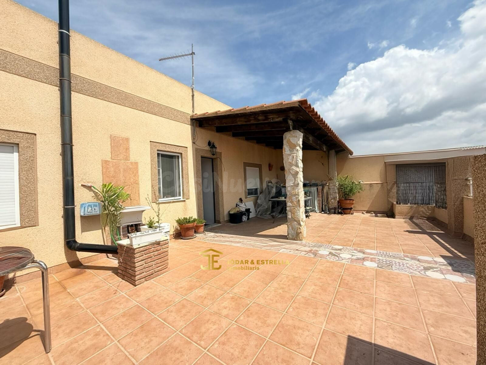 CASA CON AMPLIA TERRAZA  EN VIRGEN DE LAS HUERTAS - foto 2
