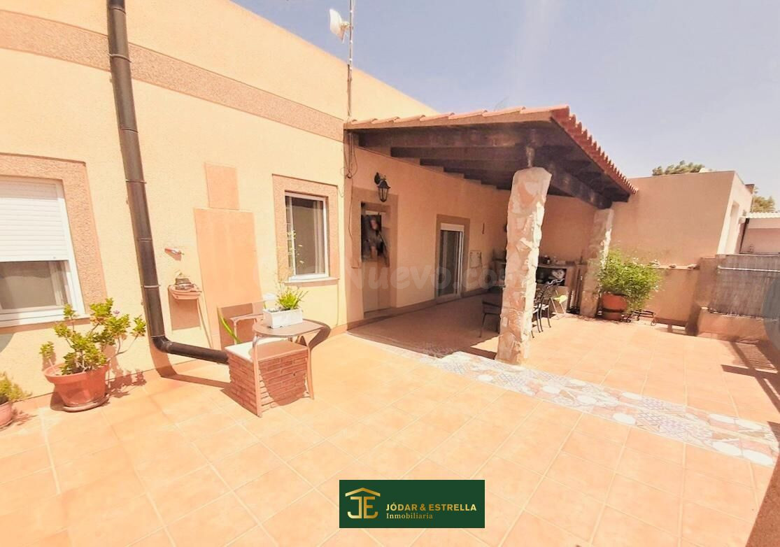 CASA CON AMPLIA TERRAZA  EN VIRGEN DE LAS HUERTAS - foto 3