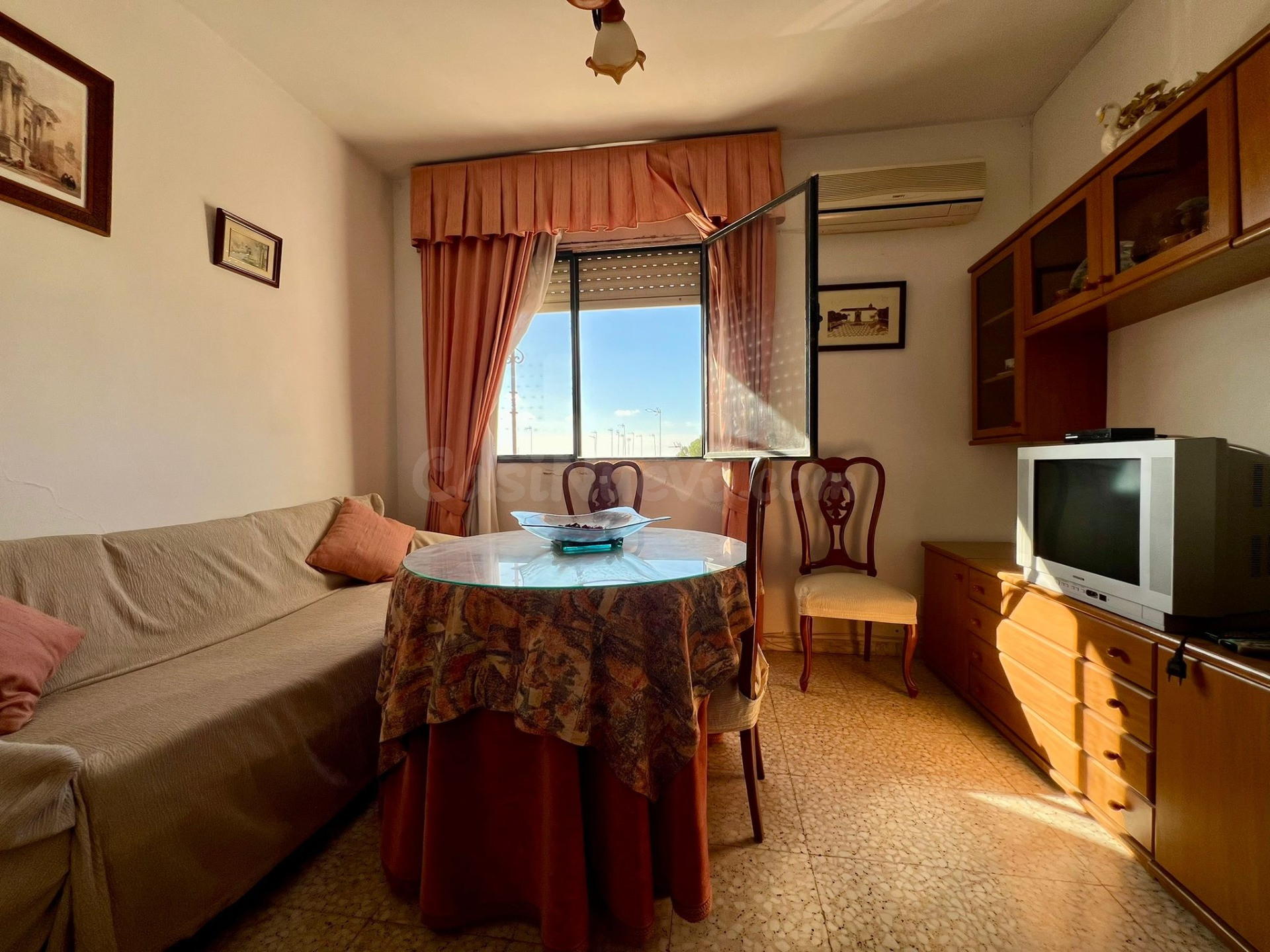 ESPACIOSO PISO DE 4 DORMITORIOS CON DOBLE TERRAZA , 2 BAÑOS, TRASTERO Y GARAJE