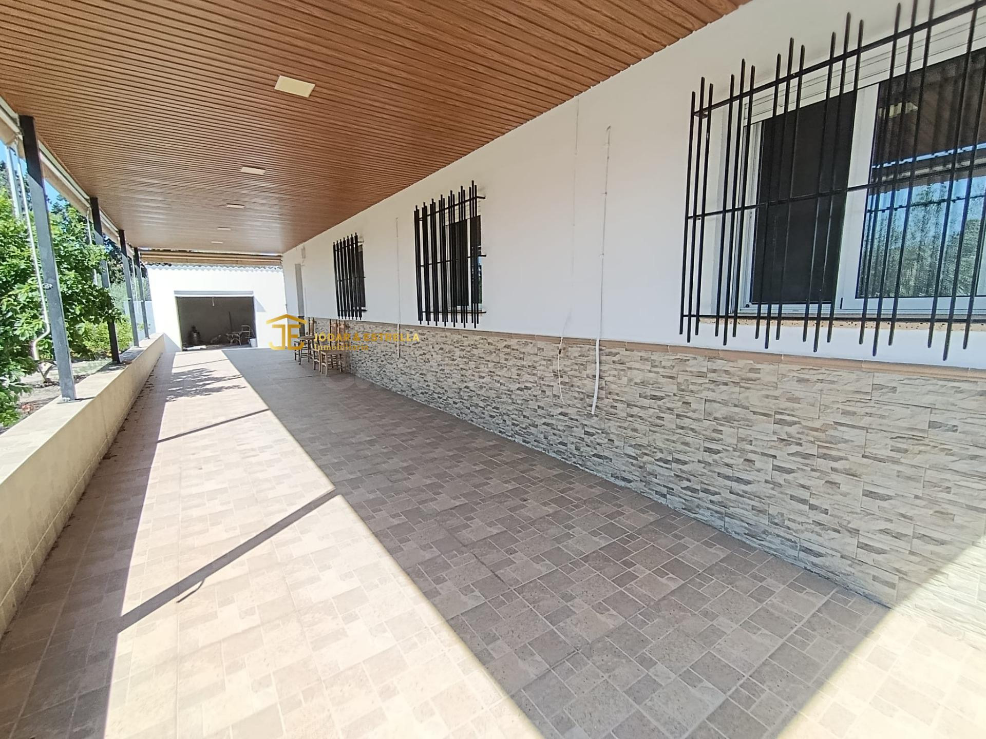 Chalet de 4 dormitorios sobre parcela de 1400 metros  en Lorca