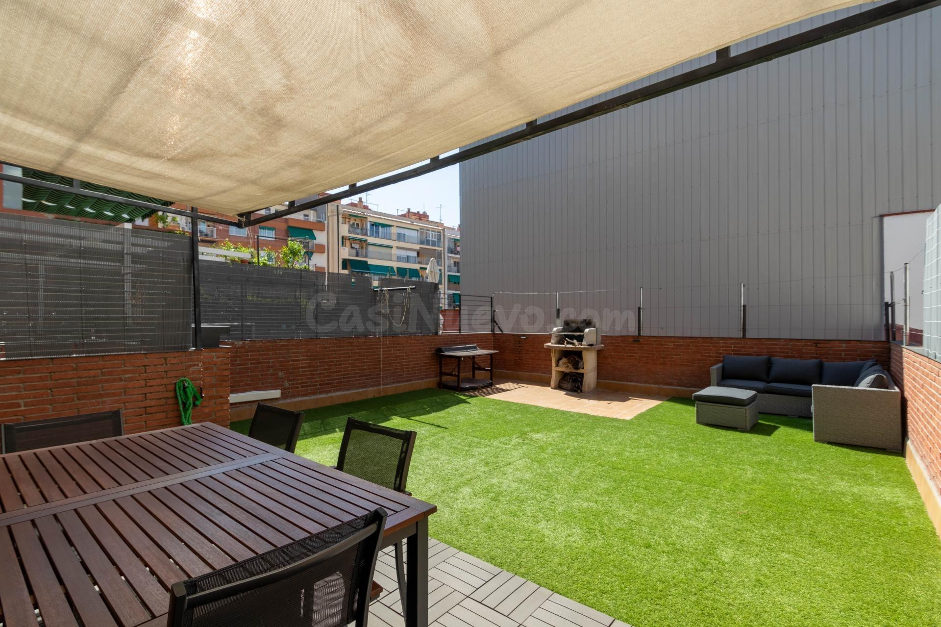 Dúplex invertido con dos terrazas espectaculares en el barrio de las Escuelas, Terrassa