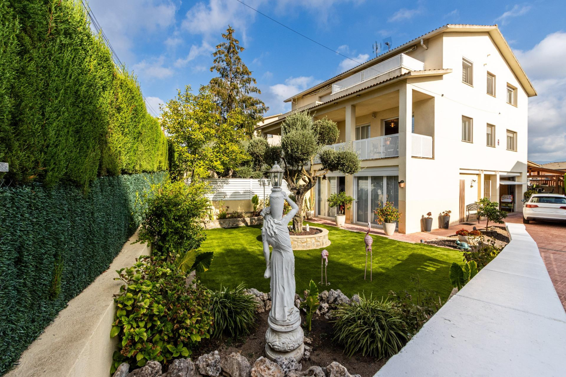Casa adosada con piscina privada y parcela de 387 m2 en Font d'Abril, Santa Eulàlia de Ronçana