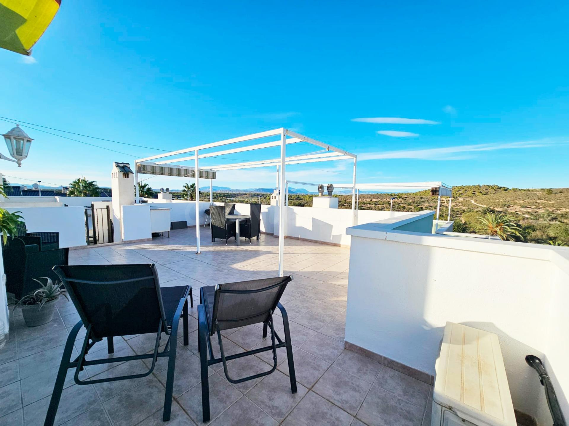 MEDITERRANEO - Hermoso bungalow en planta alta con solarium y garaje