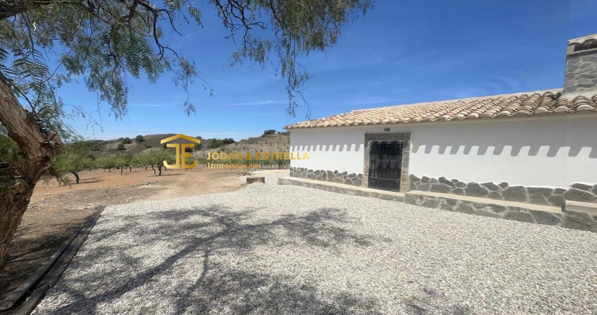 Estupenda casa de 4 dormitorios  en la Sierra de la Carrasqu - foto 3