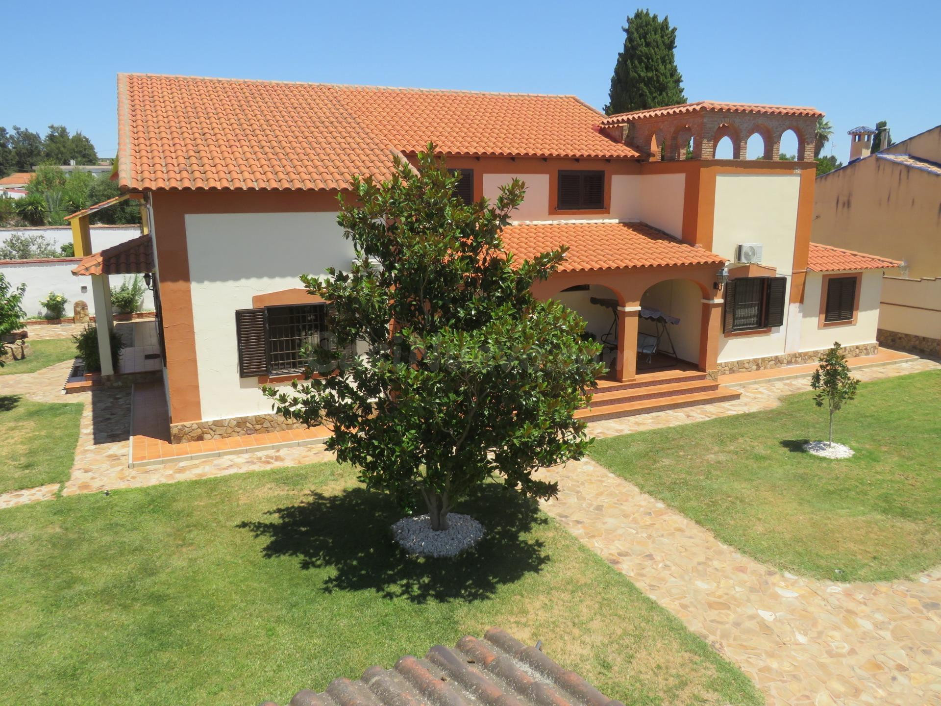 ✨ EXCLUSIVA VIVIENDA DE ALTO nivel CON PISCINA Y MÁS DE 1.200 M2 DE PARCELA EN PEÑARROYA-PUEBLONUEVO ✨