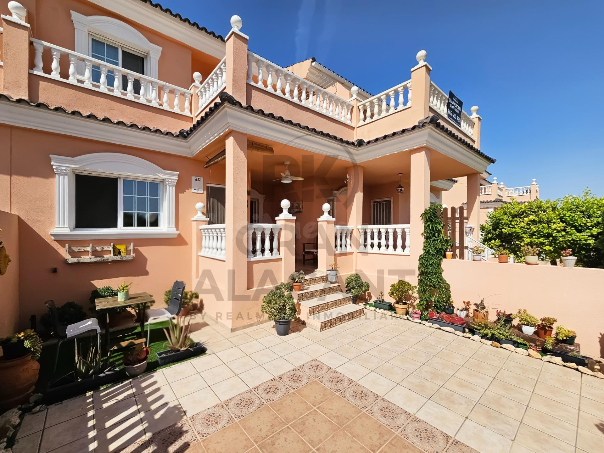 Bungalow en Urbanización Mediterráneo, Gran Alacant, con vistas al Clot de Galvany y a tan solo 800 metros del mar