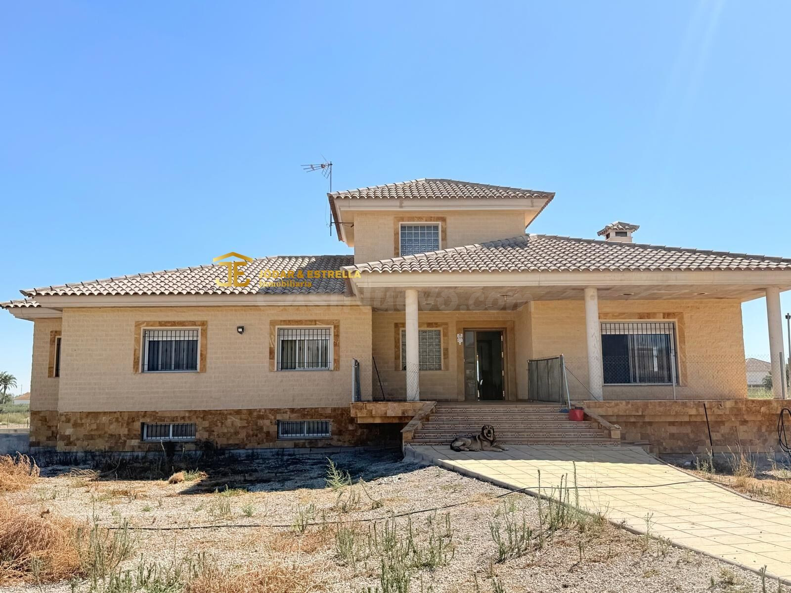 CHALET  DE 4 DORMITORIOS EN LA TORRECILLA