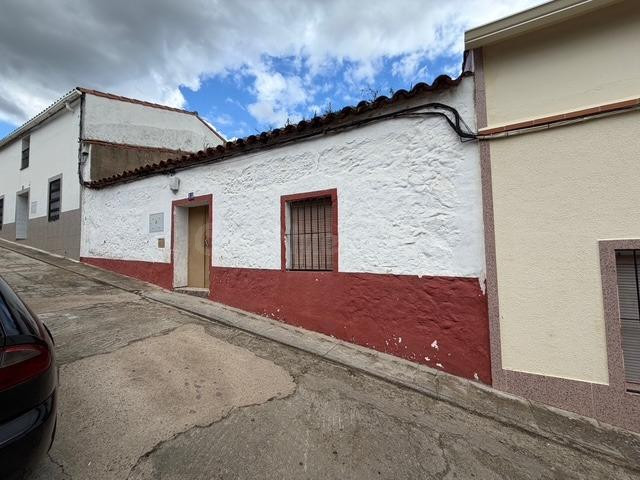 CASABANCO VENDE VIVIENDA A REFORMAR  EN  BARCARROTA