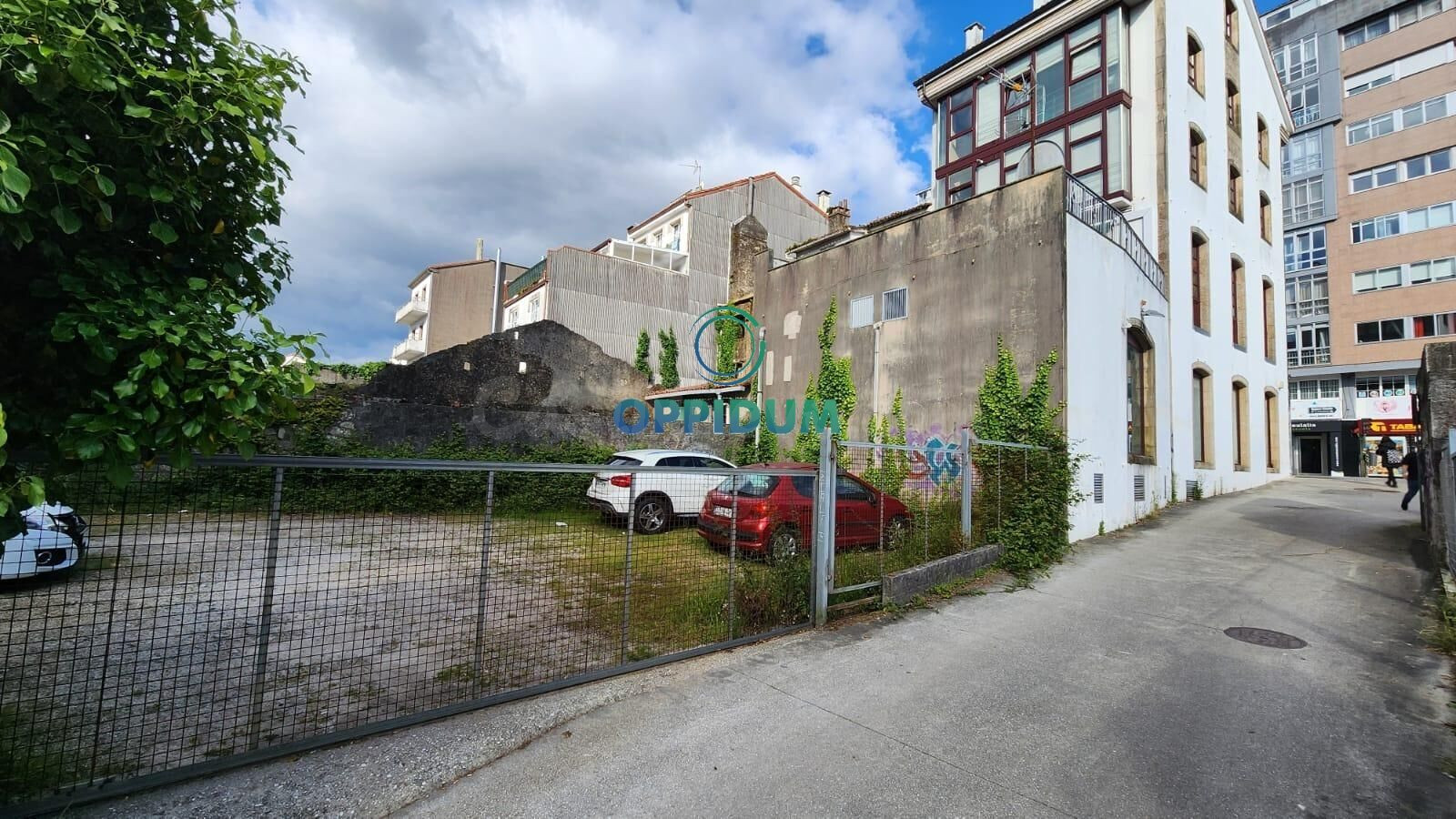 VENTA LOCAL EN SÓTANO -2 CON TERRENO ANEXO EN SANTIAGO DE COMPOSTELA