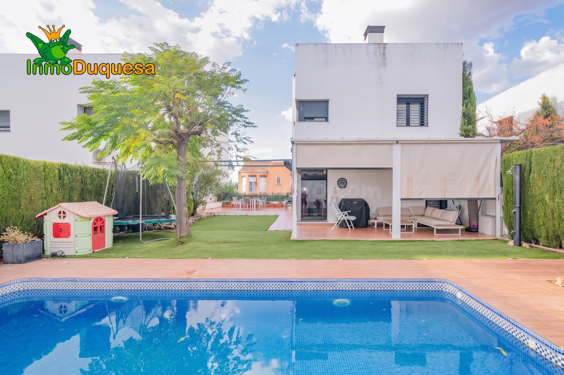 Chalet en Urb. Cortijo del Aire - Albolote. (Para entrar a VIVIR)