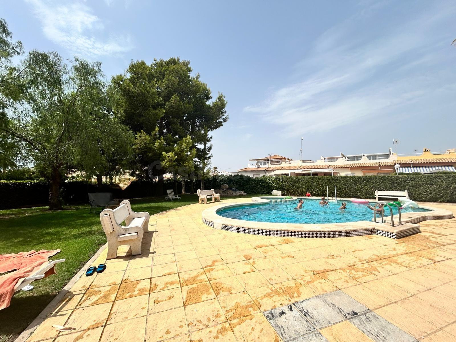 Acogedor Adosado con piscina comunitaria en La Florida, Orihuela Costa