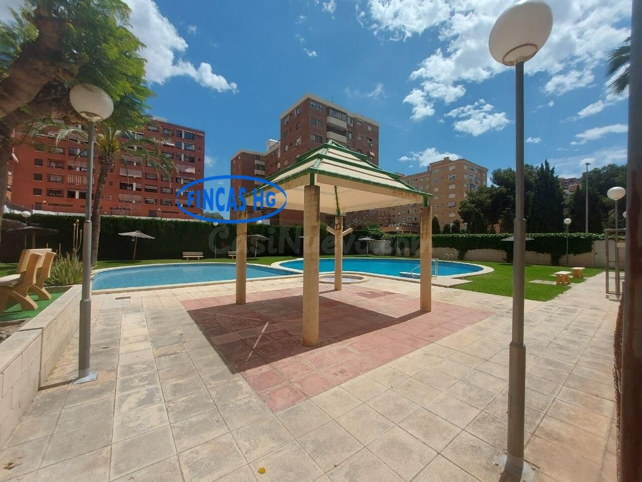 Piso con terraza, garaje opcional y urbanización completa en San Blas Residencial