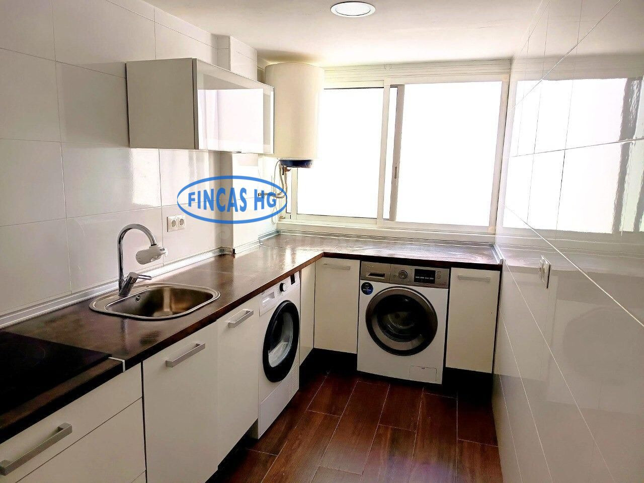 Vivienda con ascensor en última planta, con trastero y haciendo esquina,