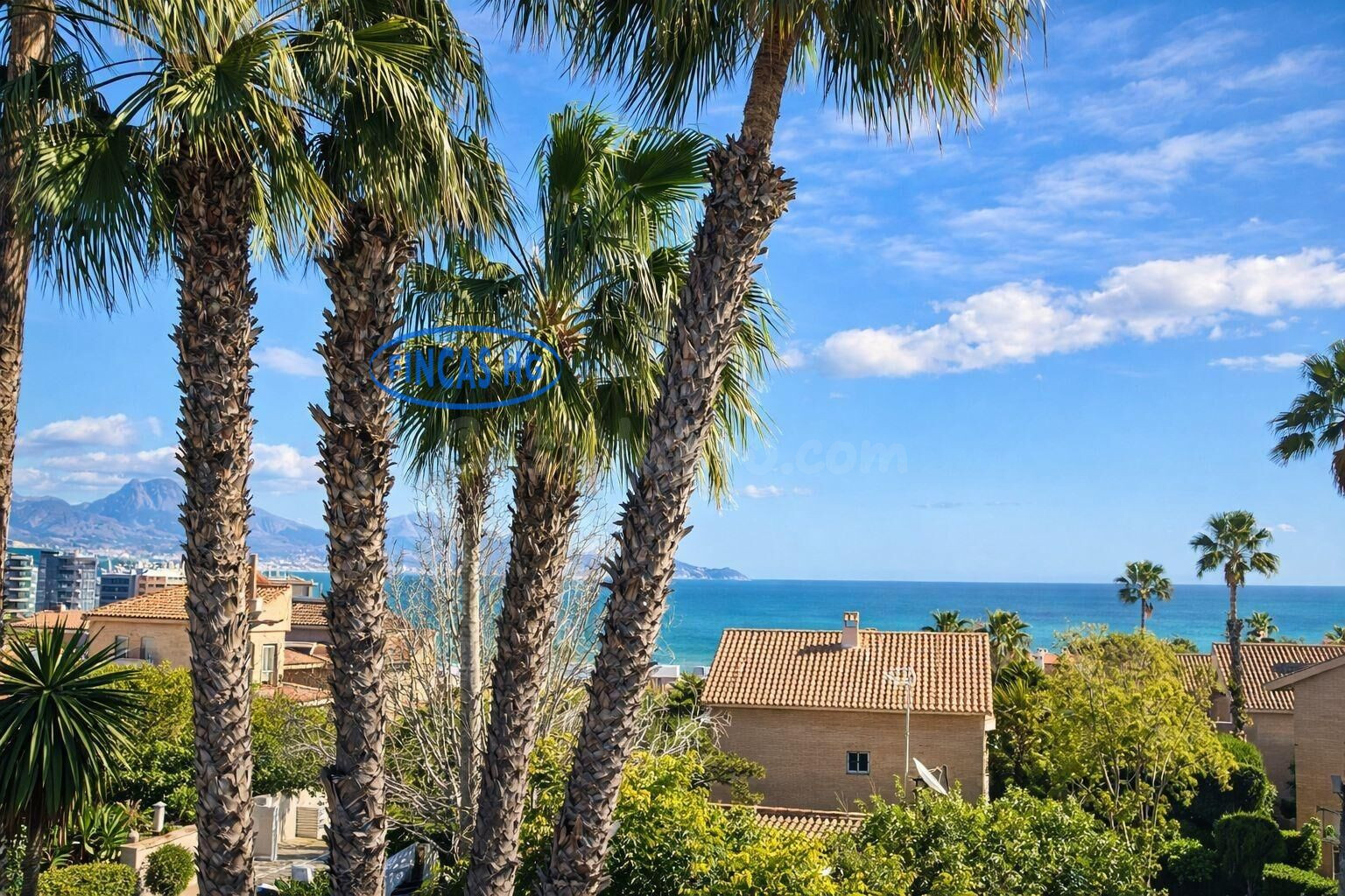 Excelente chalet adosado en Cabo de las Huertas cerca del mar.