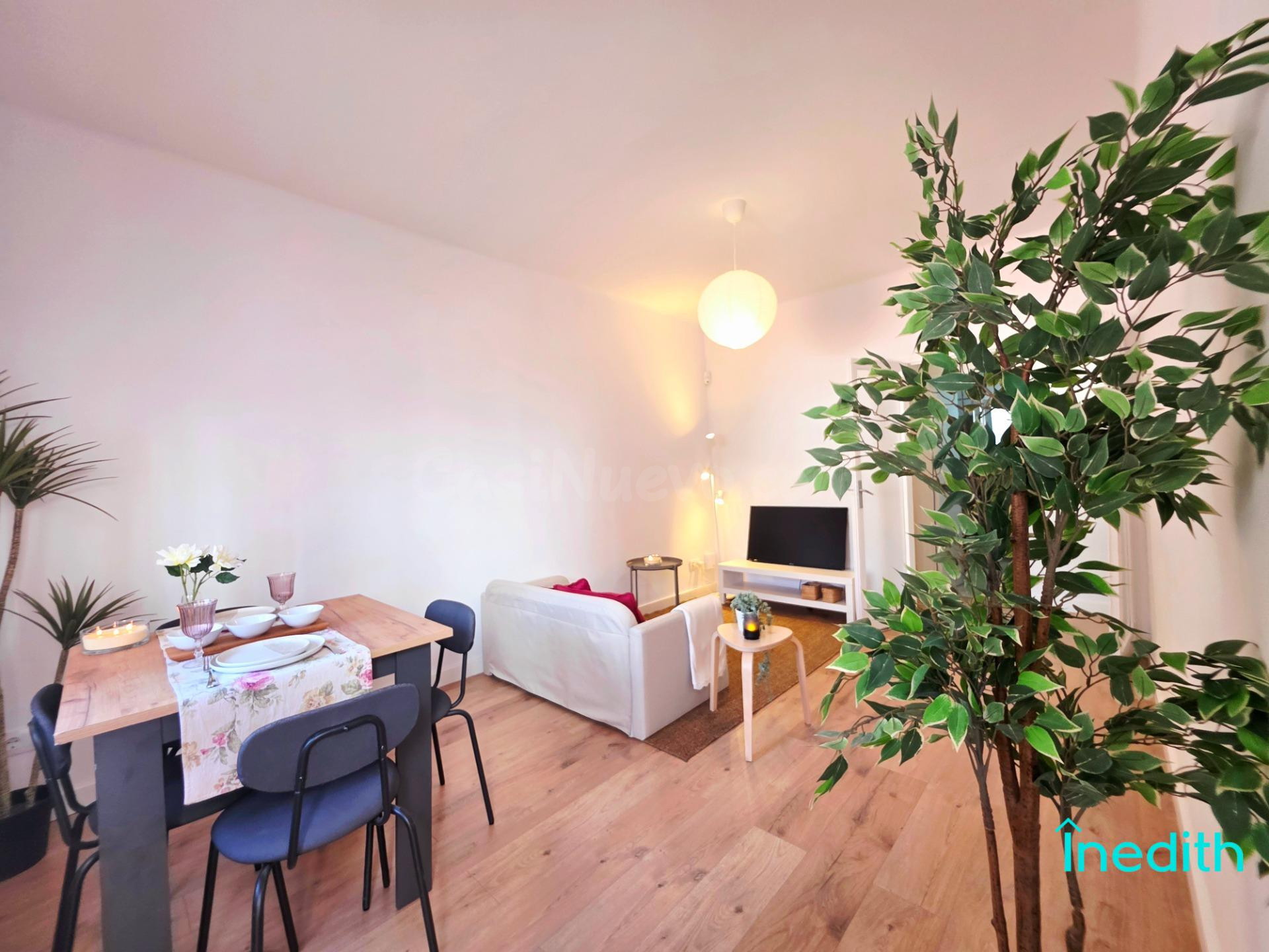 Piso de 3 habitaciones con ascensor y balcón al lado Plaza Catalunya El Prat