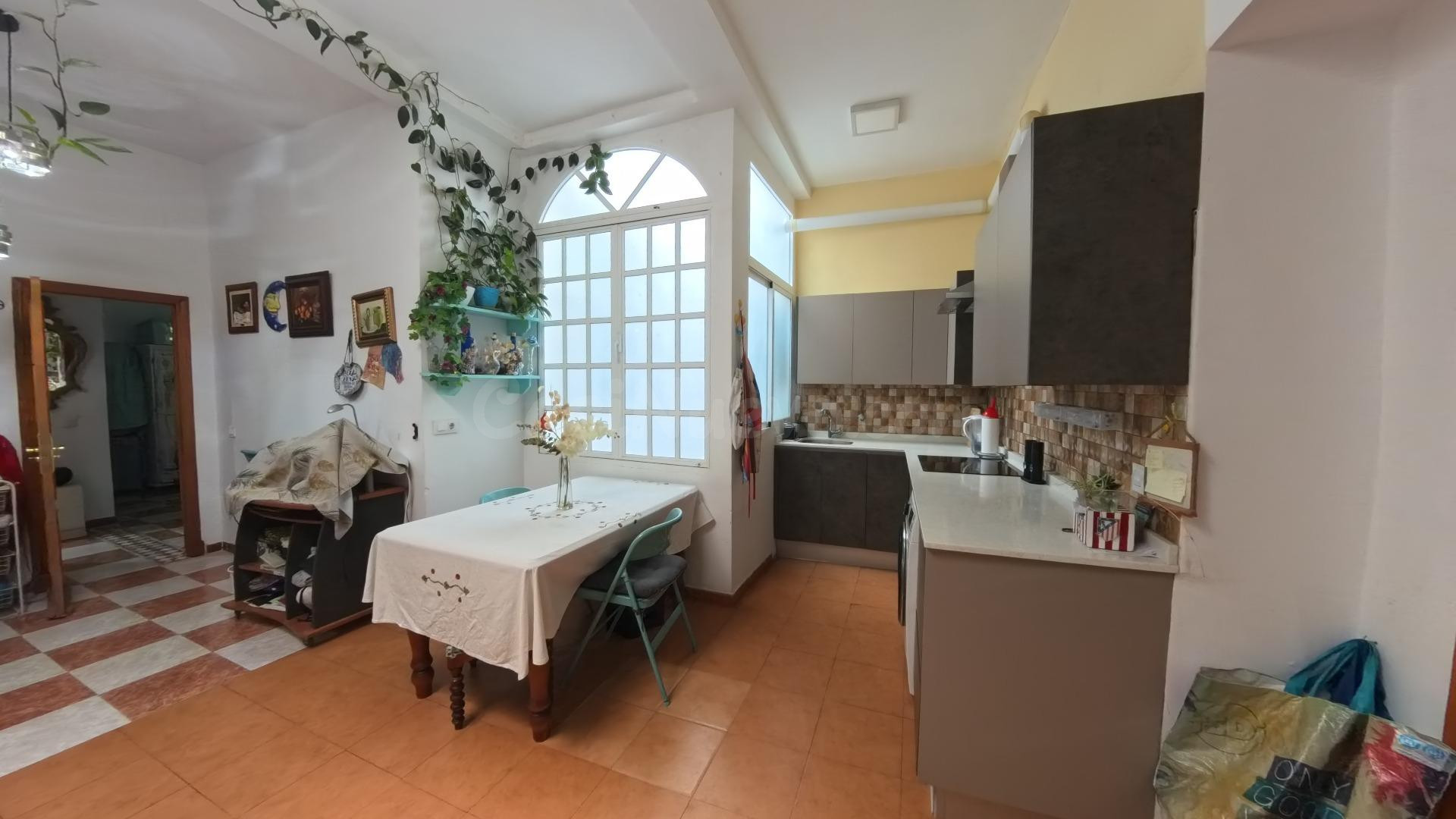 ¡Oportunidad! Vivienda de 158 m2 con azotea privada en pleno centro de Cádiz