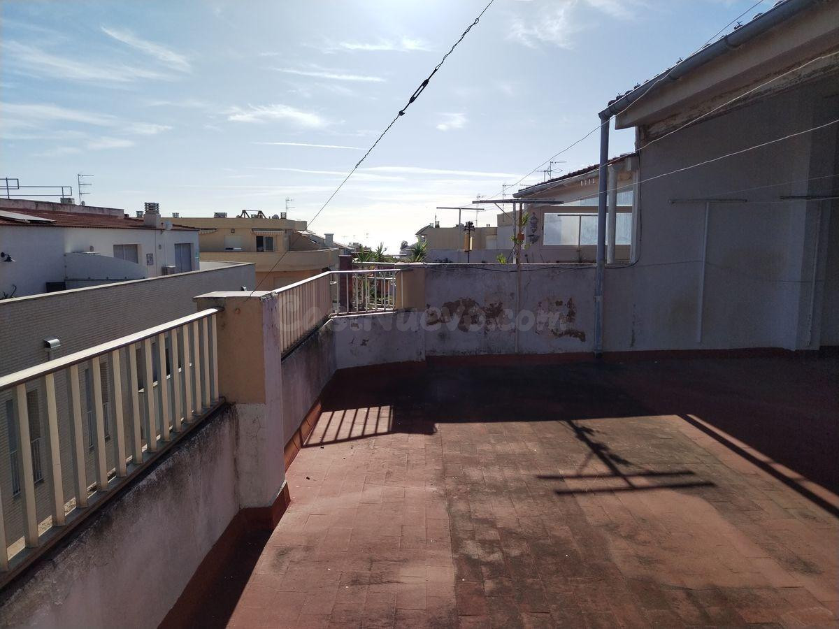 Casa distribuida en almacén, 2 pisos y terraza con vistas al mar