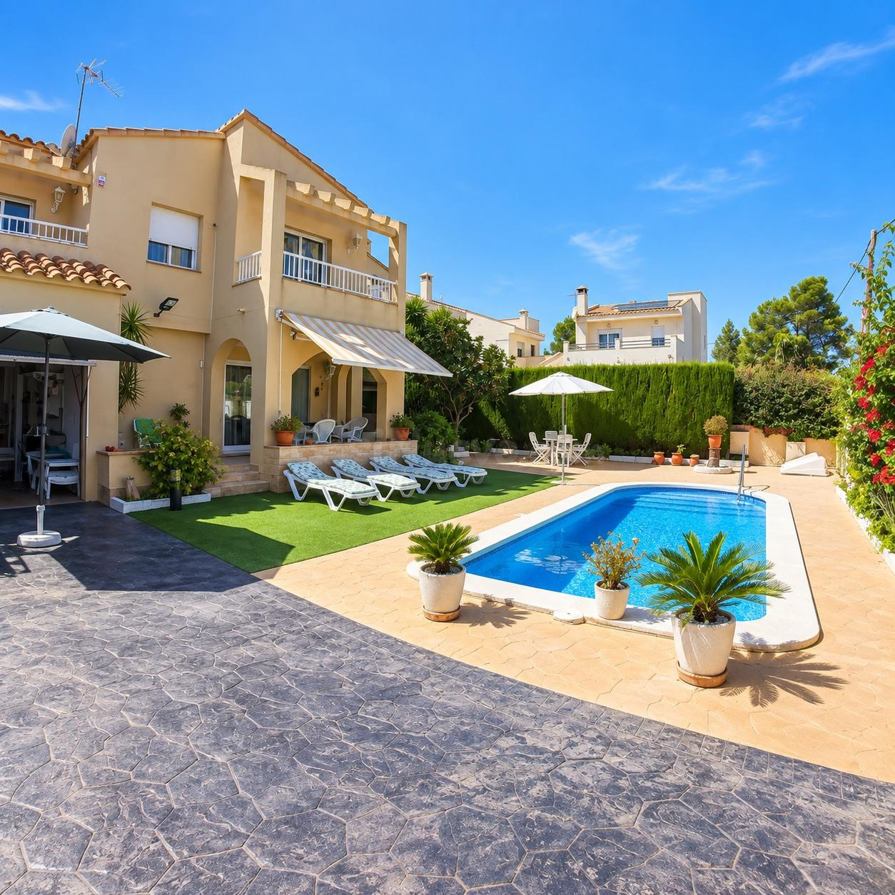 Chalet con piscina y amplias terrazas en Tres Calas – L’Ametlla de Mar