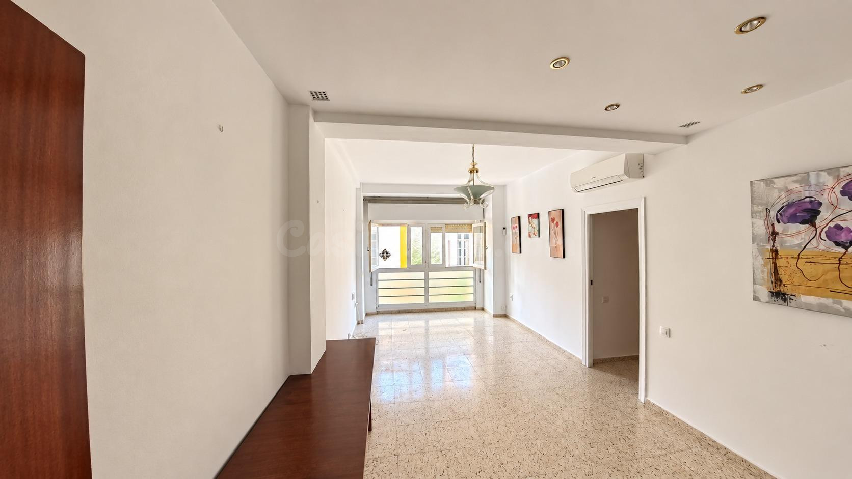 Amplitud, luz y garaje en pleno centro: una vivienda con grandes posibilidades