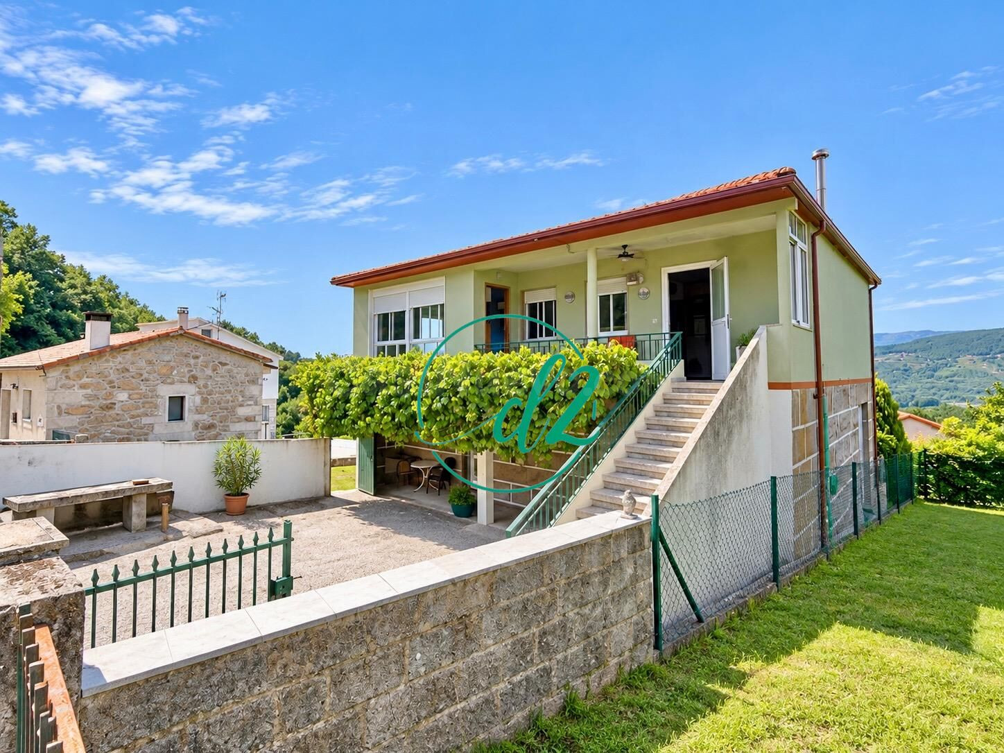CASA DE PUEBLO CON 1.200 m2 DE PARCELA, ANEXOS Y GRAN POTENCIAL EN MUIÑOS (OURENSE). REF 1508
