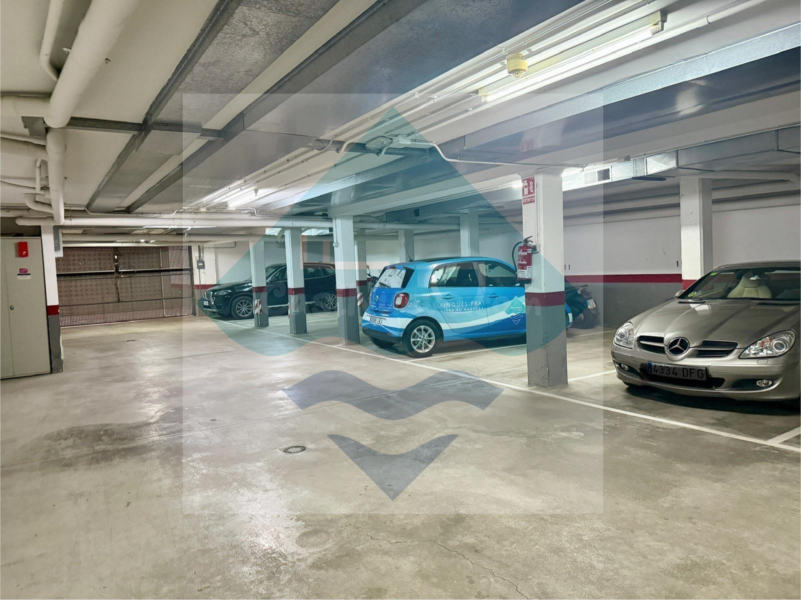 ️ ¡PLAZA DE PARKING EN EL CENTRO DE ALELLA! ✨