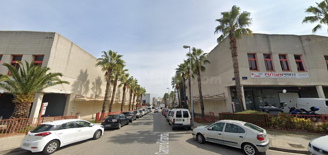 NAVE INDUSTRIAL EN VENTA CON RENTABILIDAD EN EL POLIGONO DE MONTIGALA DE BADALONA