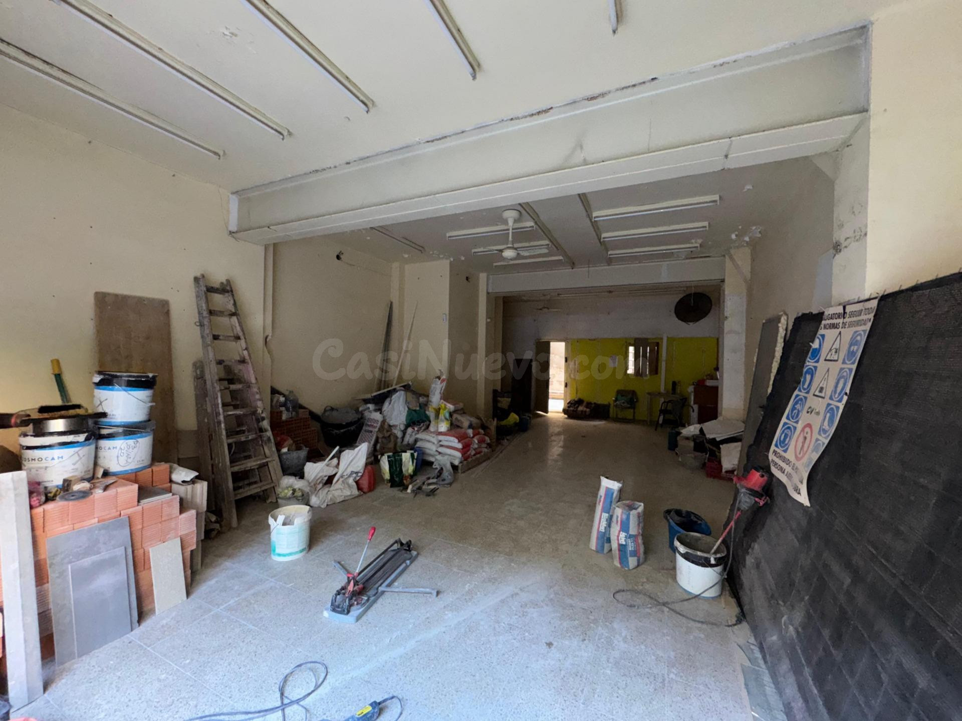 LOCAL COMERCIAL EN VENTA AL INICIO DE CALLE JOVARA CALELLA, BARCELONA