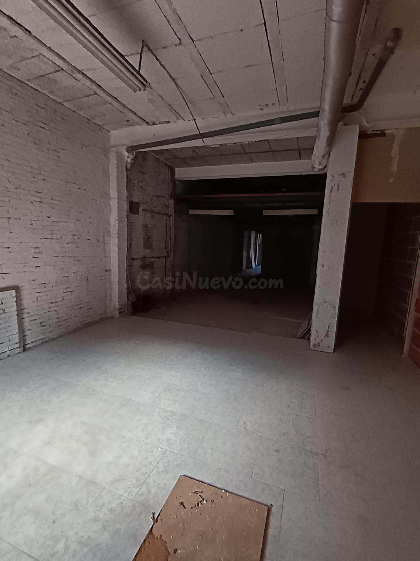 LOCAL DE 100 M2 A LA VENTA EN PINEDA DE MAR CON ALTILLOS Y POSIBILIDAD DE CAMBIO DE USO