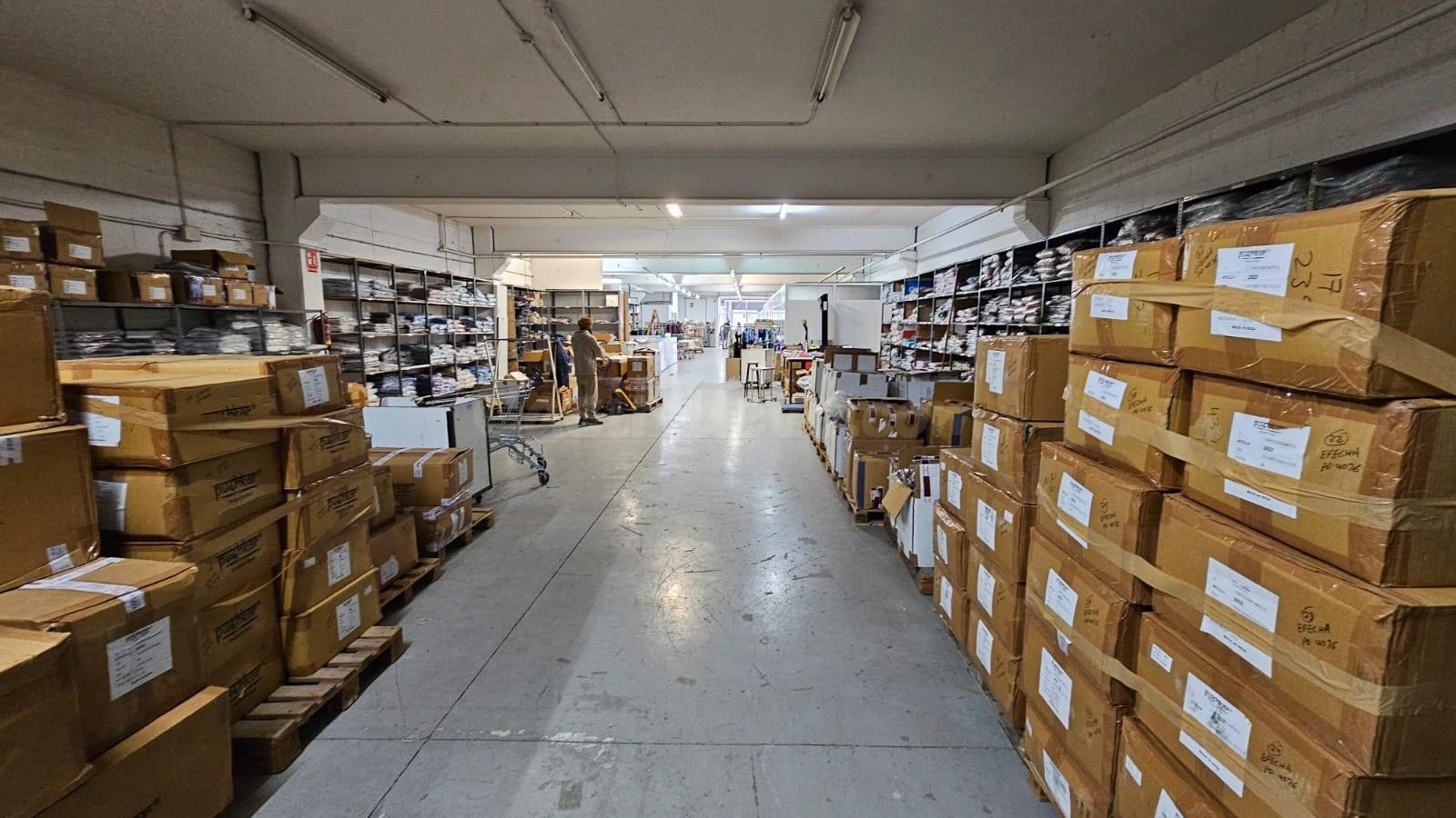 NAVE INDUSTRIAL A LA VENTA EN PINEDA DE MAR – GRANDES DIMENSIONES, OPERATIVA COMPLETA Y ESPACIOS POLIVALENTES
