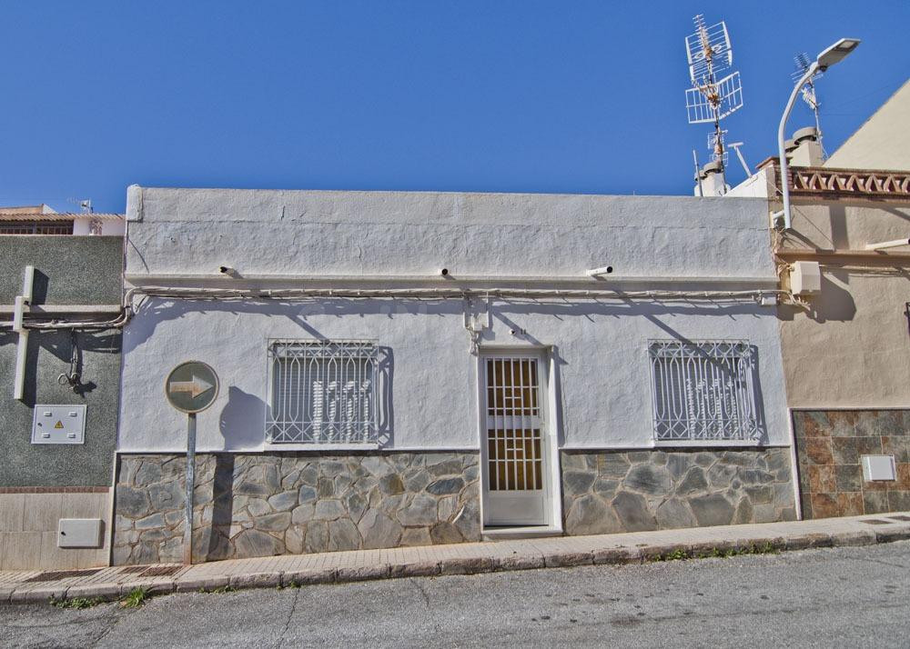 Encantador Adosado en Motril con Amplia Terraza