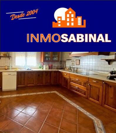 Amplio CHALET-Adosado en Roquetas de Mar, Ideal para Reformar