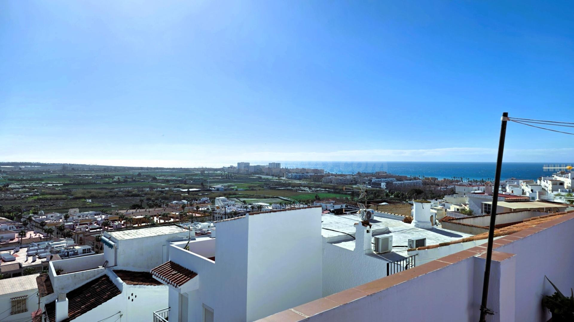 Encanto y vistas infinitas en el centro histórico de Salobreña