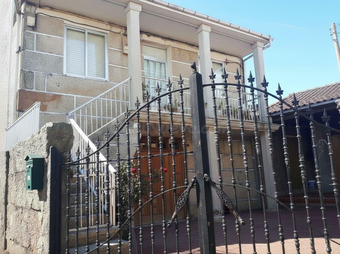 Amplia Casa con Terreno en Os Blancos, Couto - Oportunidad Única