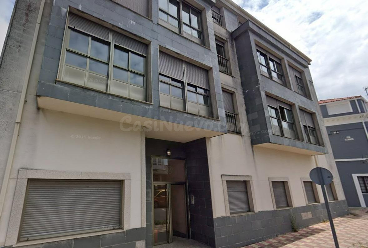 Piso y garaje en venta en Mugardós. Sin posesión, no visitable.