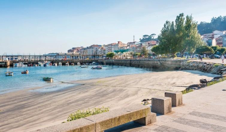 Oportunidad de Inversión en Cangas: Casa para Reformar en Darbo