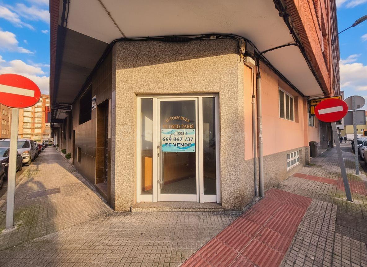 Oportunidad de Inversión: Local Comercial en Plaza de España, Ferrol