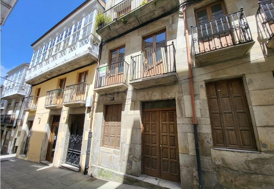 Amplio Piso en el Corazón Histórico de Viveiro - foto 3
