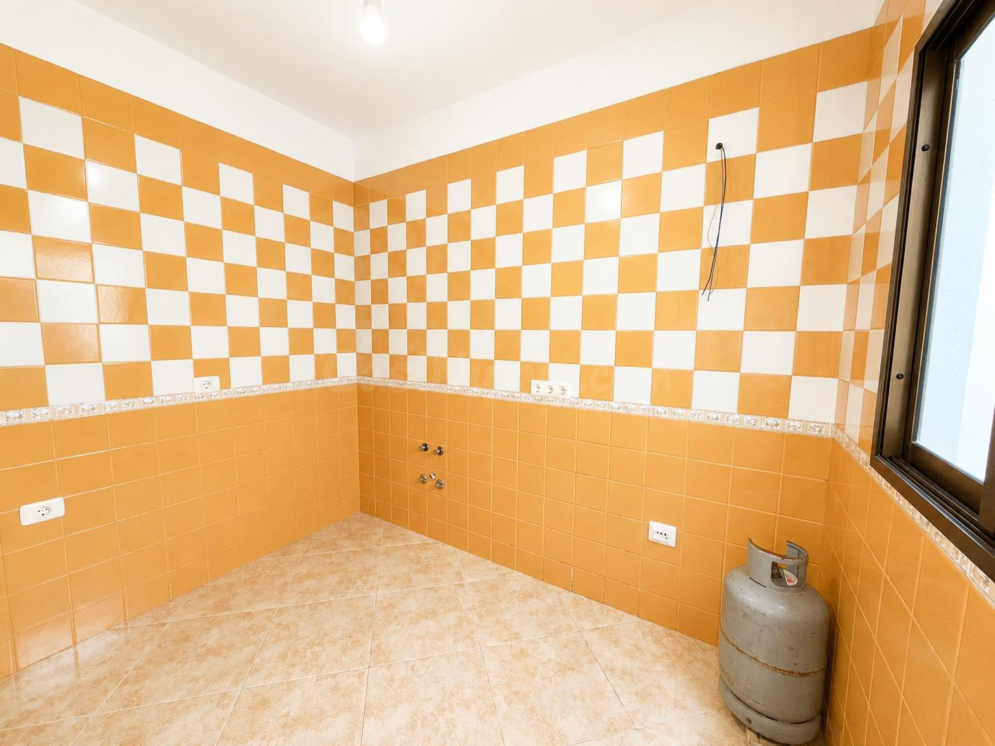 Casa terrera con dos viviendas independientes y posibilidad de crear una tercera en Geneto - foto 3