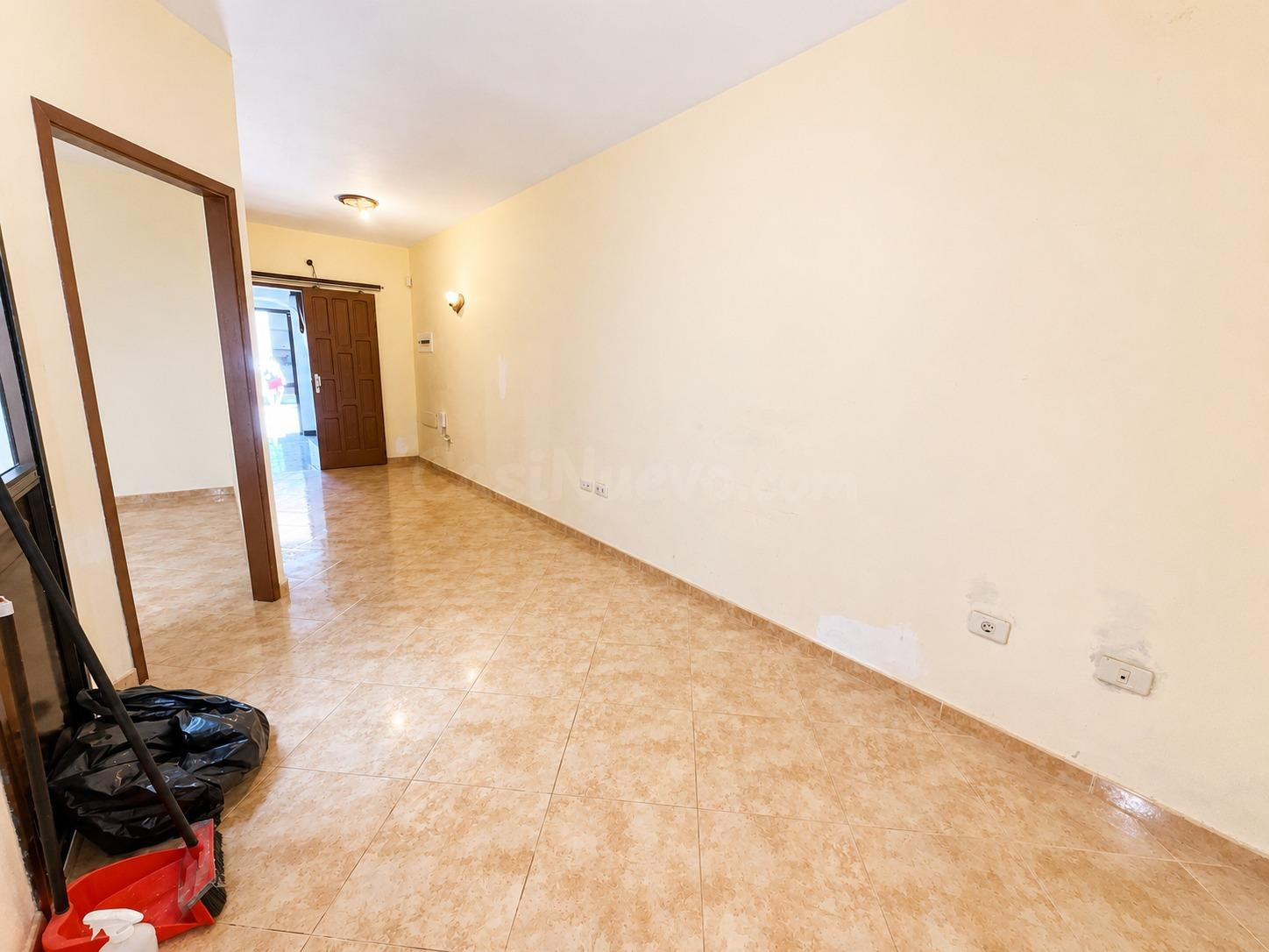 Casa terrera con dos viviendas independientes y posibilidad de crear una tercera en Geneto - foto 4