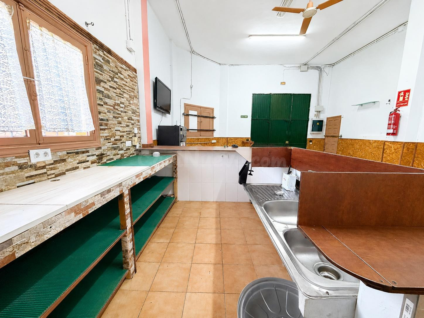 Local con infinitas posibilidades: negocio, inversión o una espectacular vivienda de diseño.