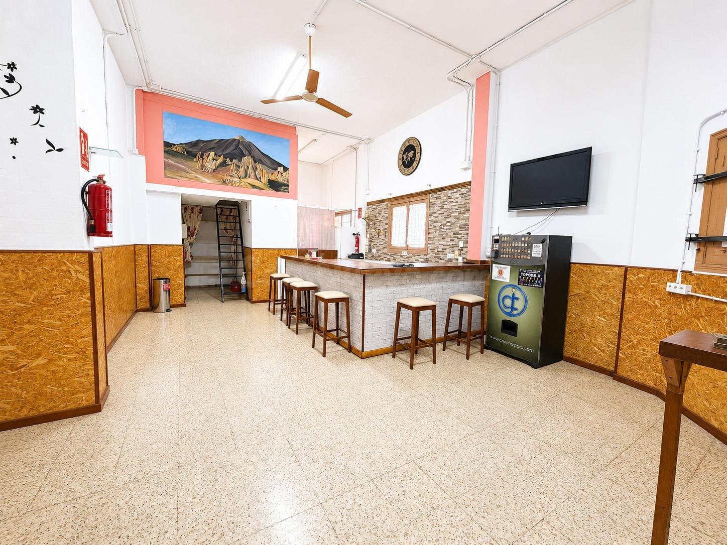 Local con infinitas posibilidades: negocio, inversión o una espectacular vivienda de diseño. - foto 3